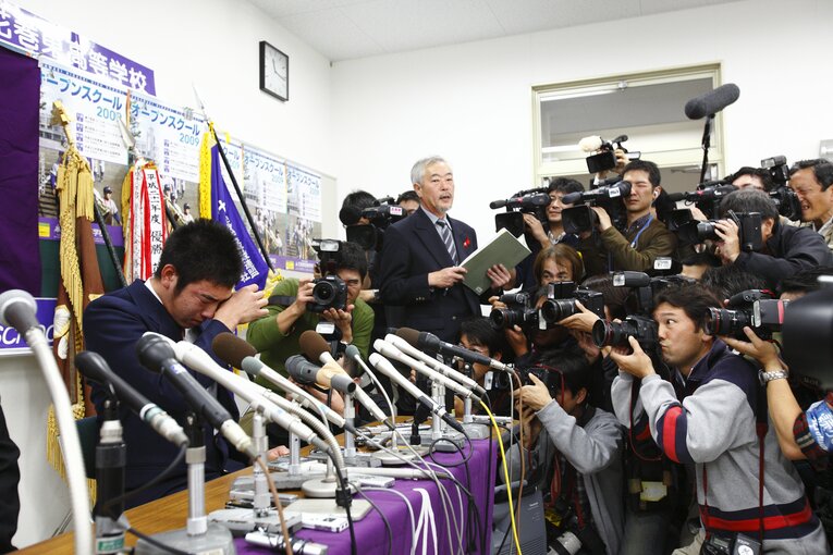 指名後、会見を行った菊池雄星　©Tamon Matsuzono
