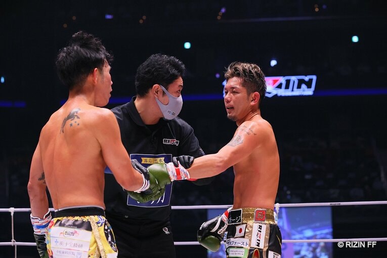 RIZIN.32での皇治vs祖根　©RIZIN FF