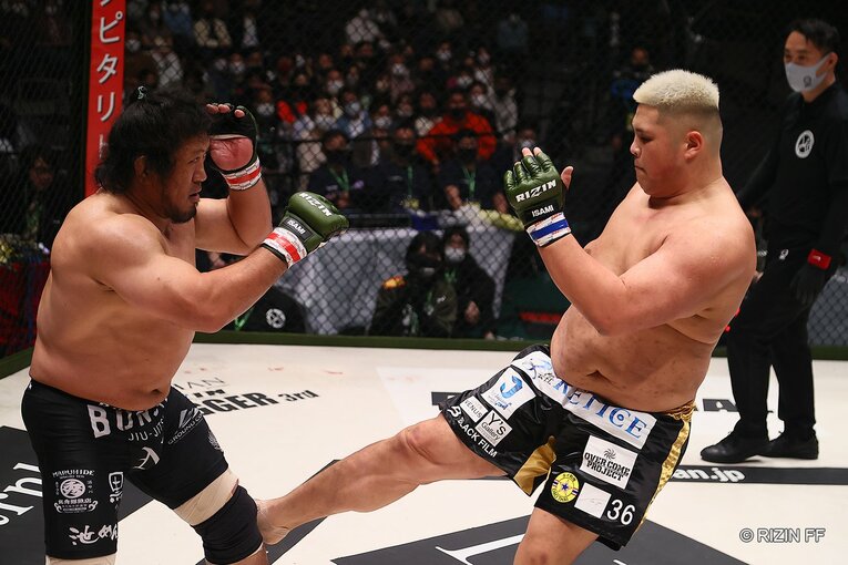 相撲界を懲戒解雇からRIZINへ…貴賢神がデビュー戦完敗でも見せた可能性とは？ 対戦した元警察官ファイターが絶賛した「凄い素質」(16)