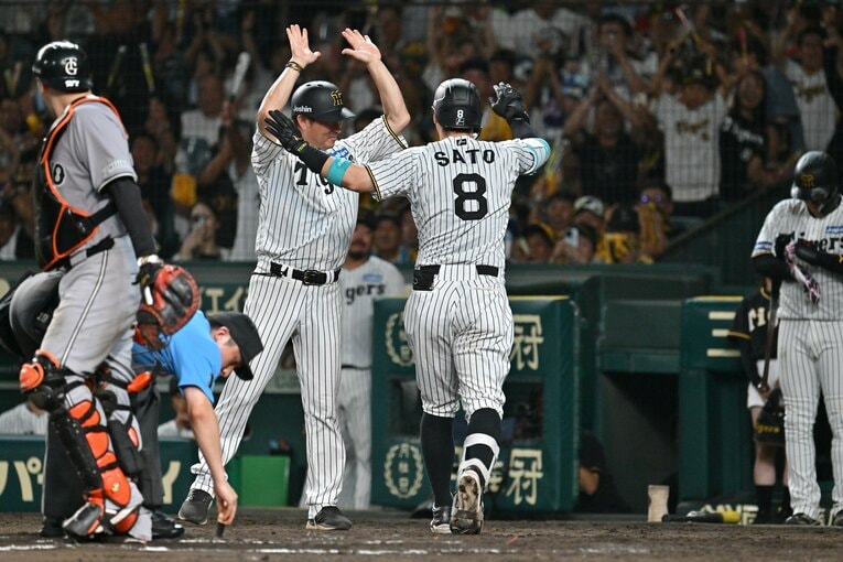 【サトテルの本塁打…TVに映らないセレブレーション】©Hideki Sugiyama