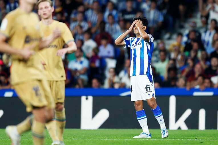 久保建英は「2ケタ得点」狙えるのでは…名手シルバと“精度の差”はあれど、カメラマンが感じたワケ〈バルサ戦好守で同点弾の起点〉(25)