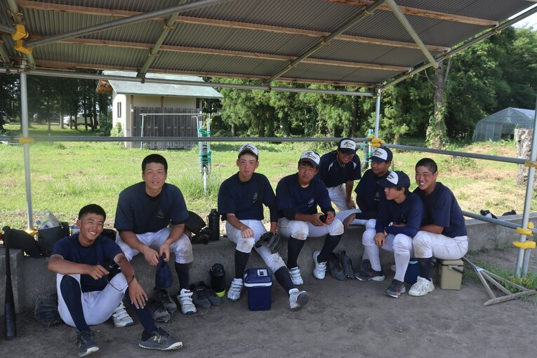 カメラ目線の加美農業の選手たち