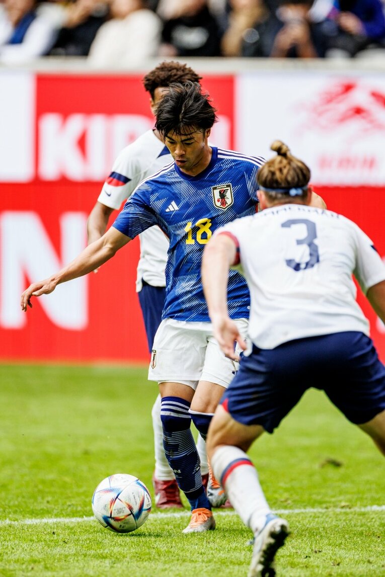 三笘薫のゴール連続写真（2／8）　©Kiichi Matsumoto