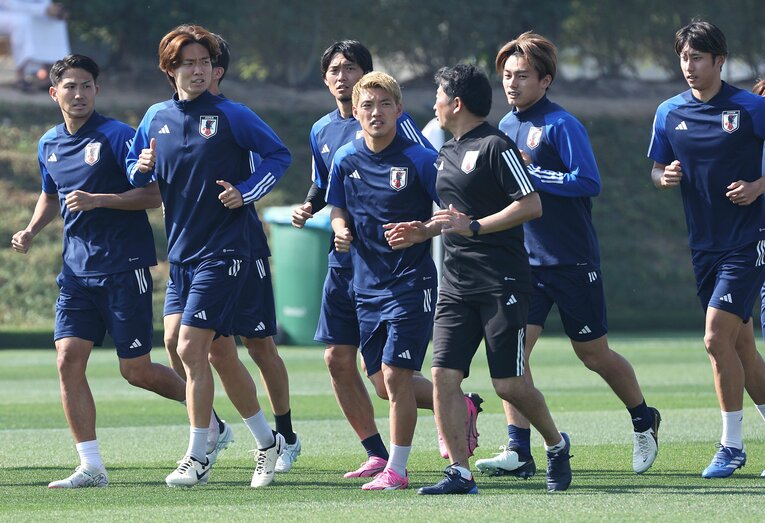 23日の練習での板倉、堂安、上田、伊藤ら　©JIJI PRESS