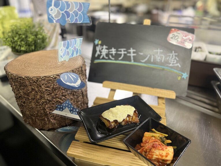 料理の見せ方にも工夫を凝らす　©Chiba Lotte Marines