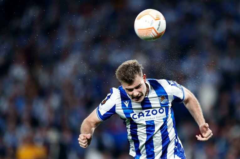 久保建英がELで味わった「先発落ち→敗退」での怒り・悲しみを撮った「タケ！と不調ソシエダサポが期待したが…」〈代表合流前にゴール〉(28)