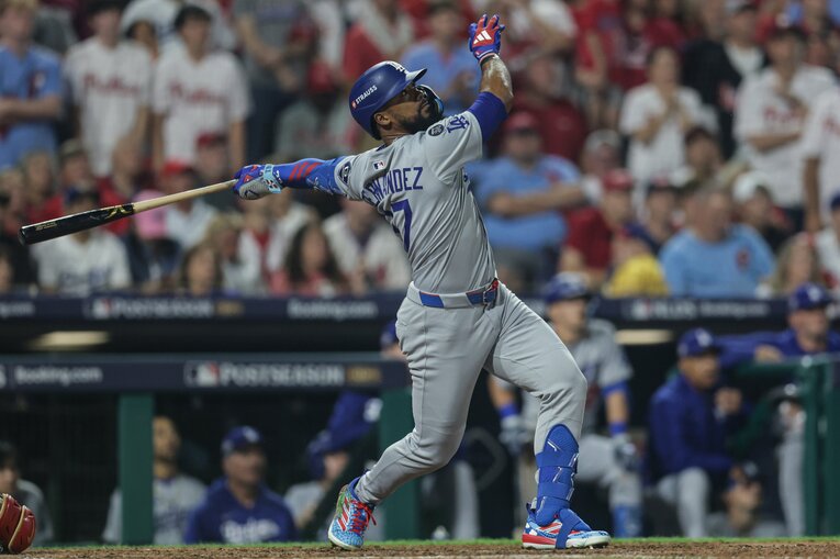 地区シリーズの初戦、テオスカーが敵地で放った逆転スリーランが大きかったと小早川氏は見る　©Getty Images