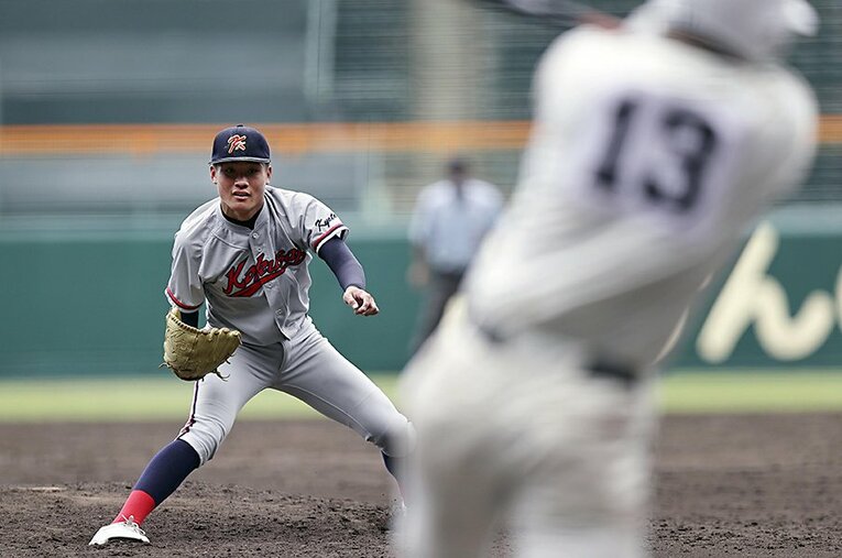 ベスト8に進出した京都国際。先発の森下は9回に同点3ランを浴びながらも打たれ強さを発揮した ／ photograph by Kyodo News