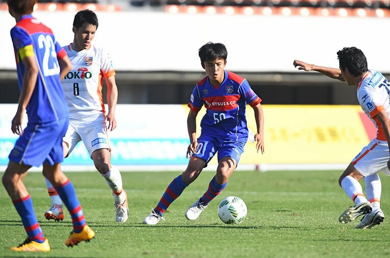 Jリーグ史上最年少出場記録を持つ久保建英 ／ photograph by Getty Images