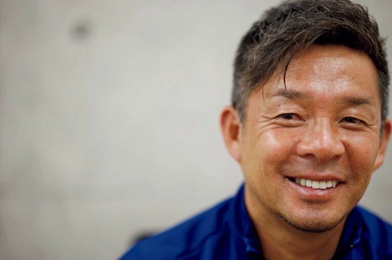 鬼木達（おにき・とおる）／1974年4月20日生、千葉県出身。'93年に市立船橋高から鹿島加入。2000年に川崎Fへ完全移籍し、'06年に現役引退。'17年に川崎Fの監督に就任すると、J1リーグを4回、ルヴァン杯を1回、天皇杯を2回制した。今季、鹿島の監督に就任し、第37節終了時点で首位を走る　©Naoyoshi Sueishi