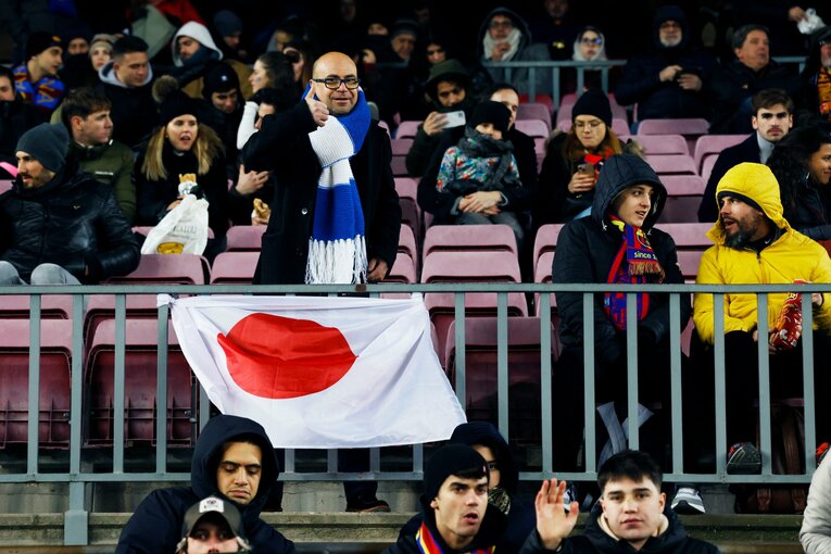 「クボのことは知ってるよ」バルササポに久保建英が笑顔で… 放送なしが惜しい「名手ブスケッツが声を荒げた」鮮烈プレー〈現地撮影〉(58)