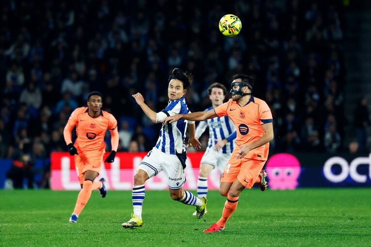 久保建英ケガの瞬間…じつは“バルサ選手もガク然”「9日間で3戦300分超→中4日スタメン」「昨日タケ、残念だったな」撮影カメラマンが見た全事実(13)