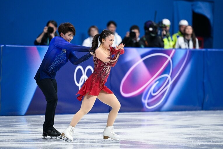 フィギュア団体で銀メダルを獲得した日本チーム　©Asami Enomoto／JMPA