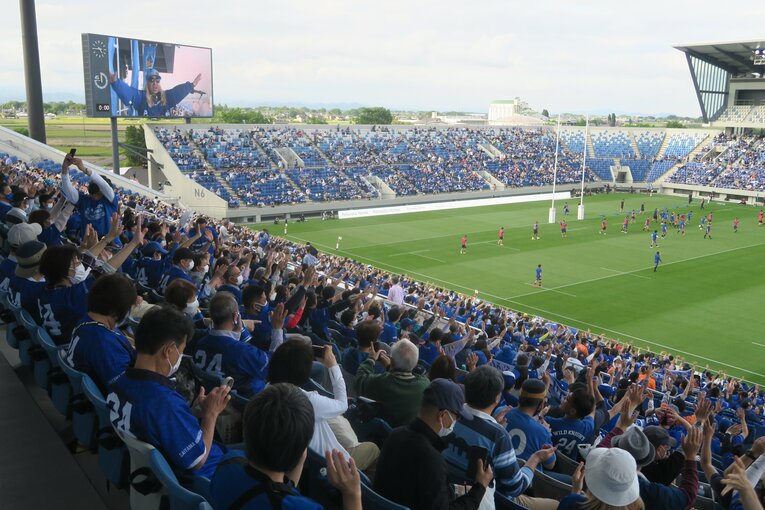 「プチョヘンザ!!」DJ KOOの掛け声に合わせて盛り上がる会場　©︎Tetsuya Urabe