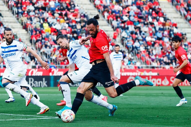 “久保建英が倒されても笛が鳴らない”スペインでの苦悩… 活路はやっぱり“韓国の至宝”との関係性？〈撮影者の視点〉(19)