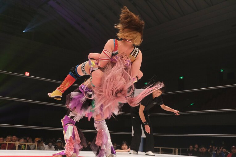 最後はたむが月山にタイガー・スープレックス