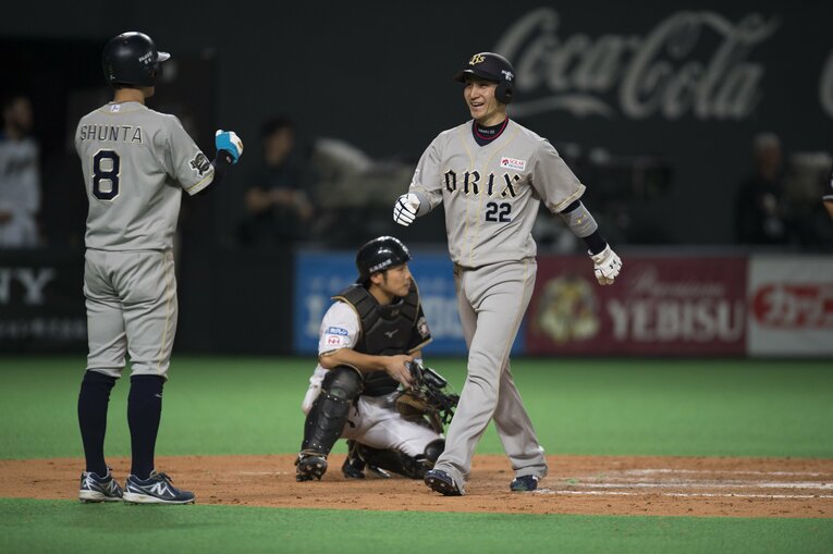打撃を買われ、2017年には三塁、一塁を守ることもあったオリックス時代　©Nanae Suzuki