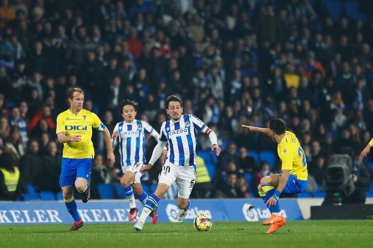 「久保建英と名手シルバの相性が抜群」な決定的瞬間…“90＋11分フル出場”を撮って感じるソシエダ監督の「クボへの高い信頼」(35)