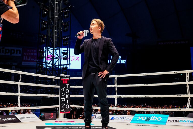 2022年6月19日、『THE MATCH 2022』のリングで挨拶する朝倉未来　©THE MATCH 2022/Susumu Nagao