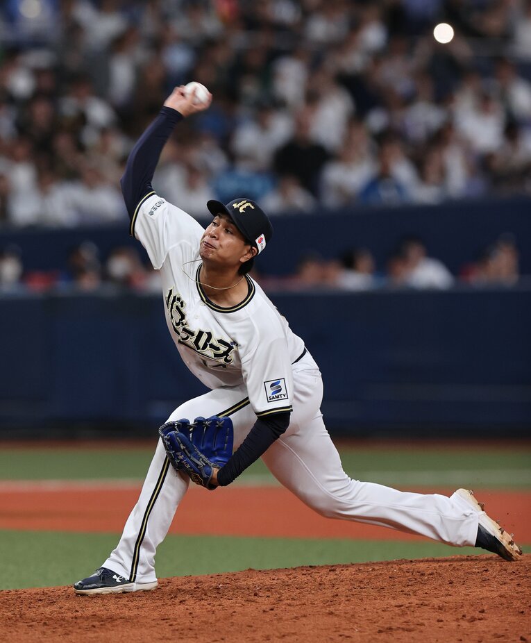 2024年5月の日本ハム戦で力投する宇田川　©JIJI PRESS