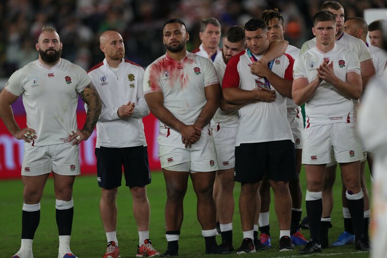 ユニフォームが真っ赤に染まったNo.8ビリー・ブニポラ　©Naoya Sanuki