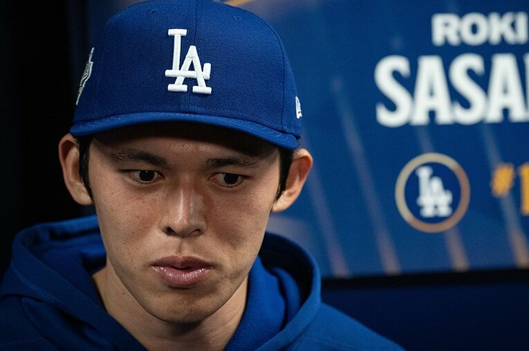 ドジャース１年目で世界一メンバーとなった佐々木朗希。リリーフ登板時の“急変”に何があったか ／ photograph by Arlyn McAdorey/Getty Images