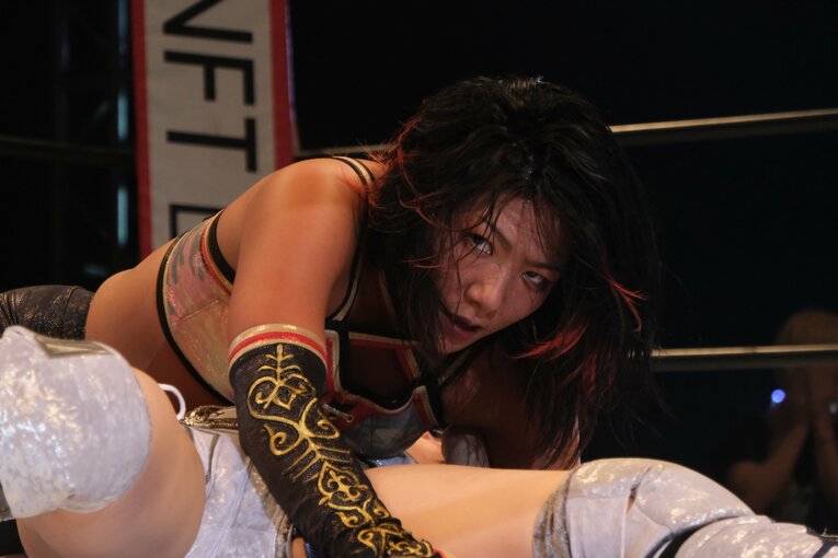 水着グラビアも披露のアイドル路線から急転換…素顔は“オラオラ”、スターダムのベルトも獲得した岩田美香の渇望「総合格闘技かキックにも」(35)