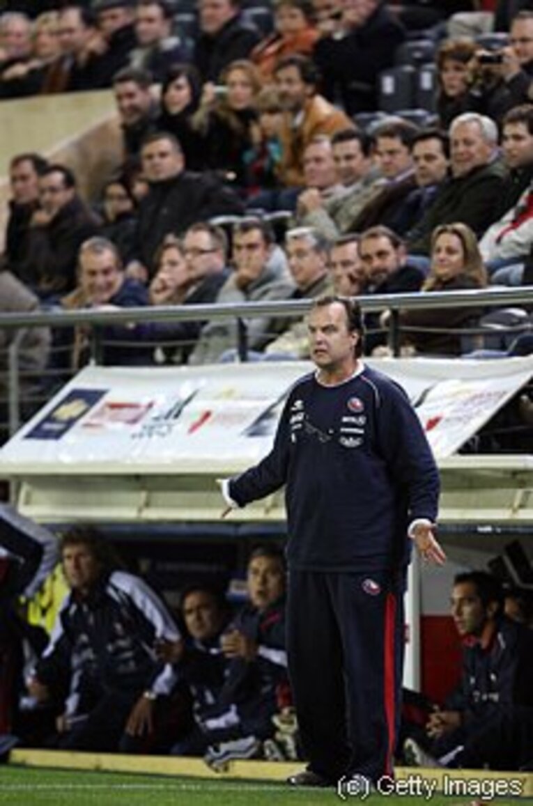 ＜チリ代表を変えた指揮官＞ 奇人ビエルサと攻撃絶対主義。(2)