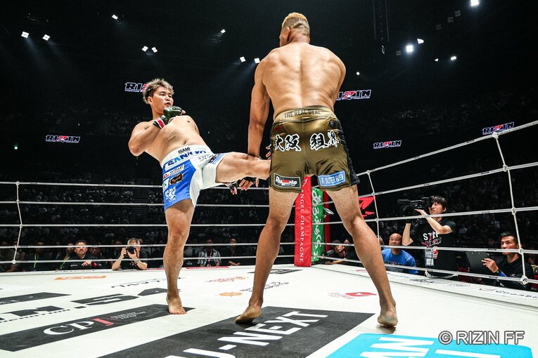 『RIZIN.54』エドポロキングvs.上田幹雄　©RIZIN FF