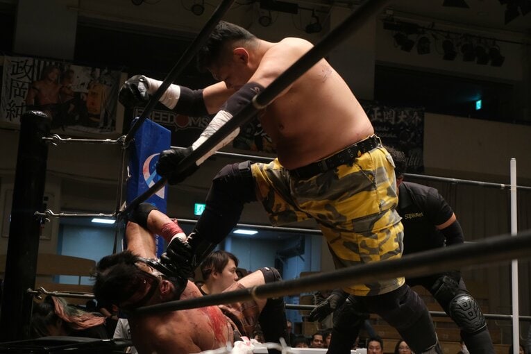 蛍光灯で殴り合い、大流血して…メキシコ人デスマッチファイター「もっと日本にいたい」ビオレント・ジャックの切実な思い「外国人がって…でも、ここがオレの家」(103)