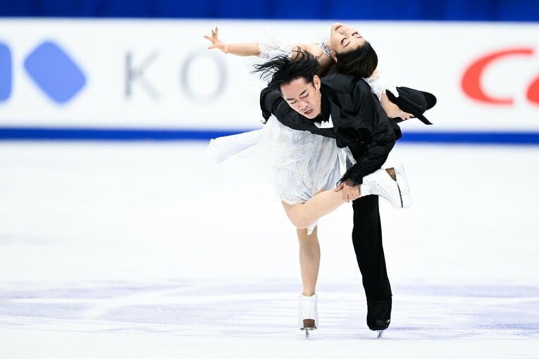 「すごい見つめられている感があって…」高橋大輔＆村元哉中が奏でる新たな関係性「音楽が鳴った瞬間、大ちゃんの目力が変わるんです」(25)