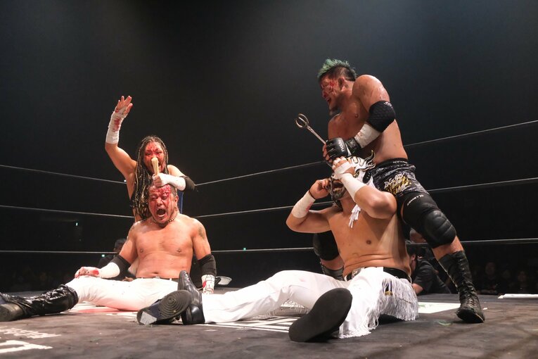 元パティシエが蛍光灯で殴り合い…“デスマッチアマゾネス”山下りなの媚びない魅力「犯罪以外なら何してもいい」 米国で男子相手に王座獲得(8)