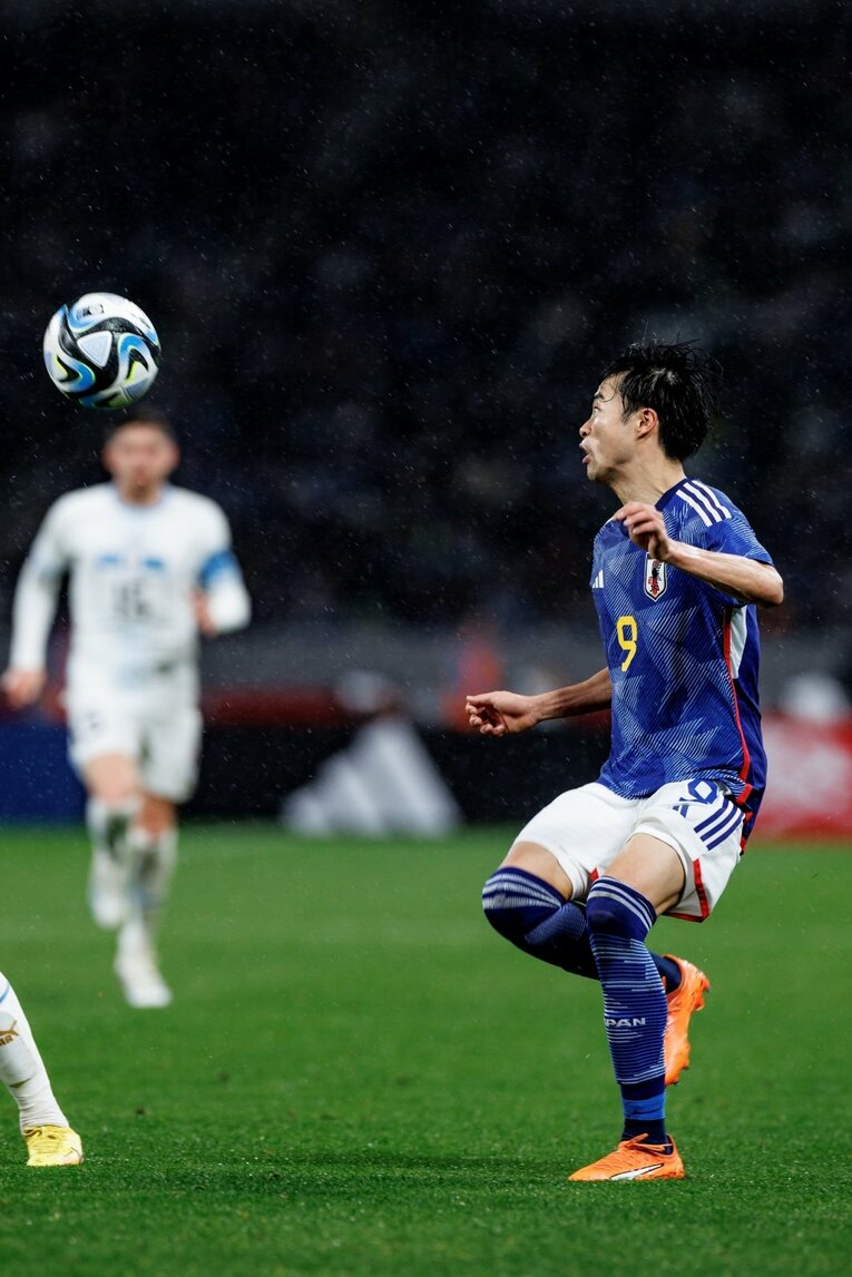 ウルグアイ戦の三笘薫　©Kiichi Matsumoto/JMPA