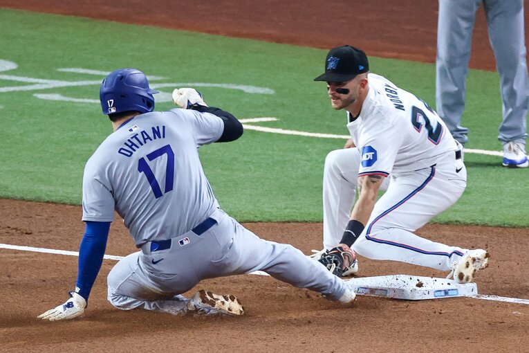 50-50達成時の三塁ベースは現在、ドジャースタジアムに飾られている　©Getty Images