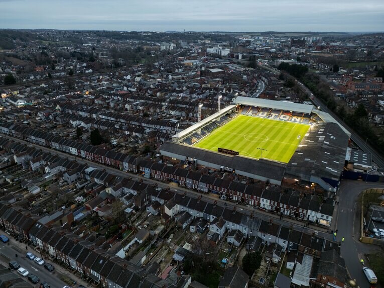 ルートン・タウンの本拠地「ケニルワース・ロード」。収容人数は約1万1500人でプレミアリーグで最も少ない　©Getty Images