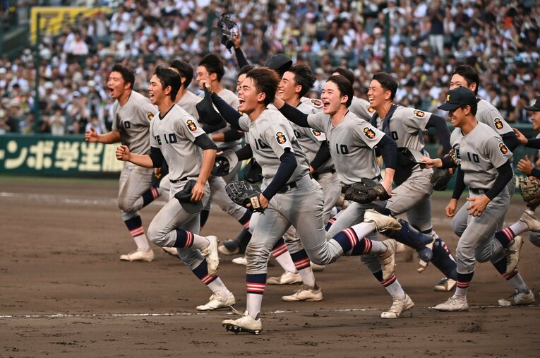 2023年の夏の甲子園で優勝した慶応高。スローガンとして話題になった「エンジョイ・ベースボール」の気風は、高校球界に何を残したのか ／ photograph by Naoya Sanuki