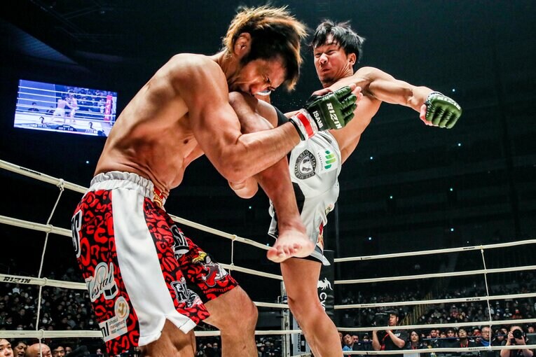 2ラウンド、強烈な膝蹴りがクリーンヒット　©RIZIN FF Susumu Nagao