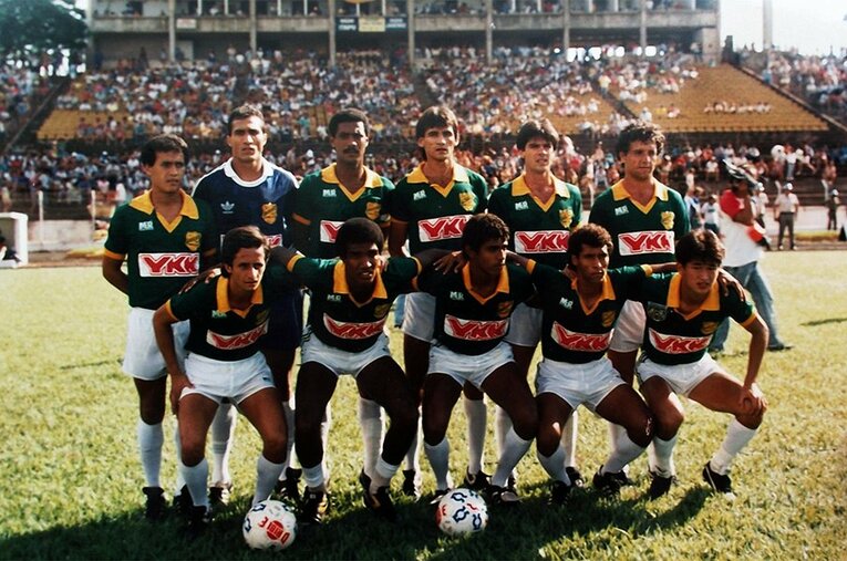 当時の集合写真（前列右端がカズ） ／ photograph by Hiroaki Sawada