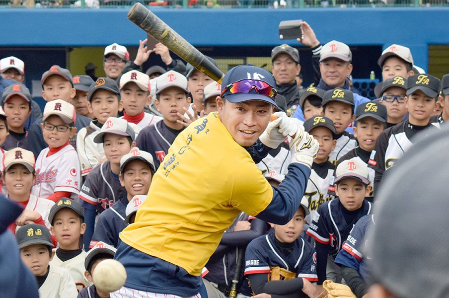メジャー経験が「自分を変えてくれた」。若手も教えを乞う、青木宣親の存在感。<Number Web> photograph by Kyodo News