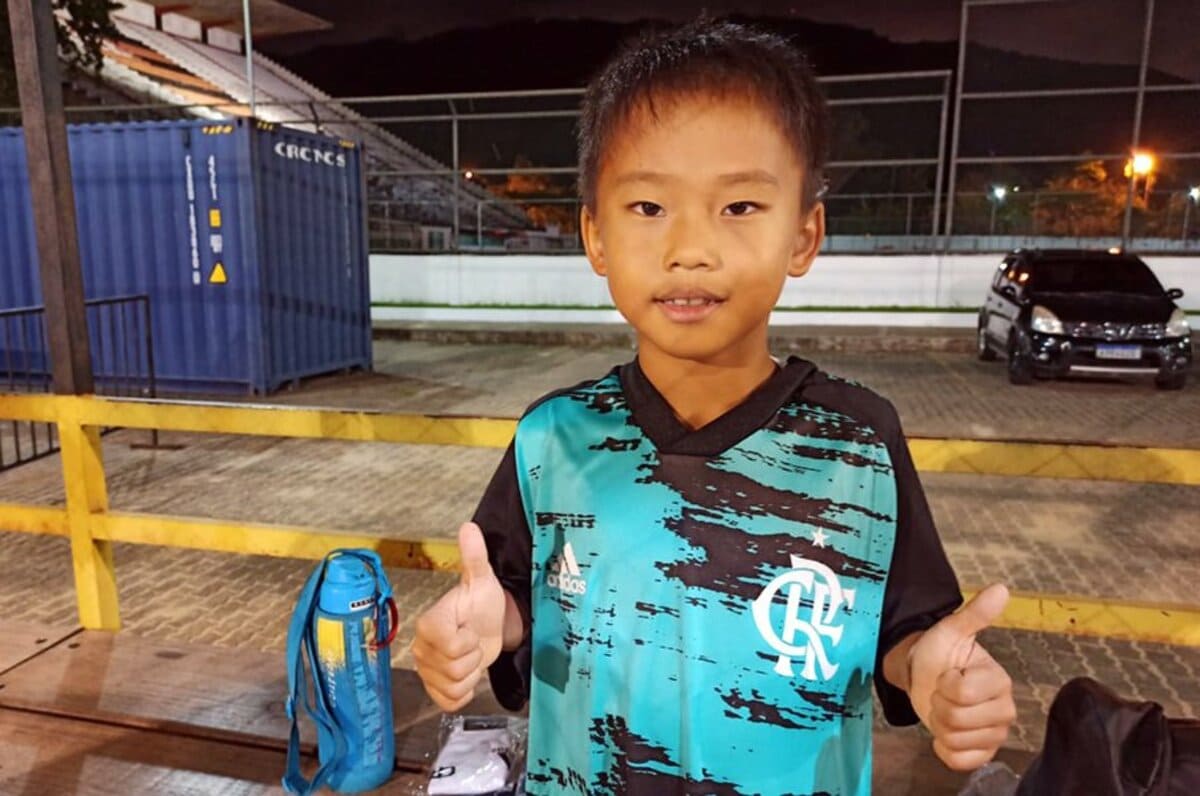 藤井清竹くん7歳が サッカーするためにブラジルに残りたい と言ったら 両親の答えは 日本人初の名門フラメンゴ加入 海外サッカー Number Web ナンバー