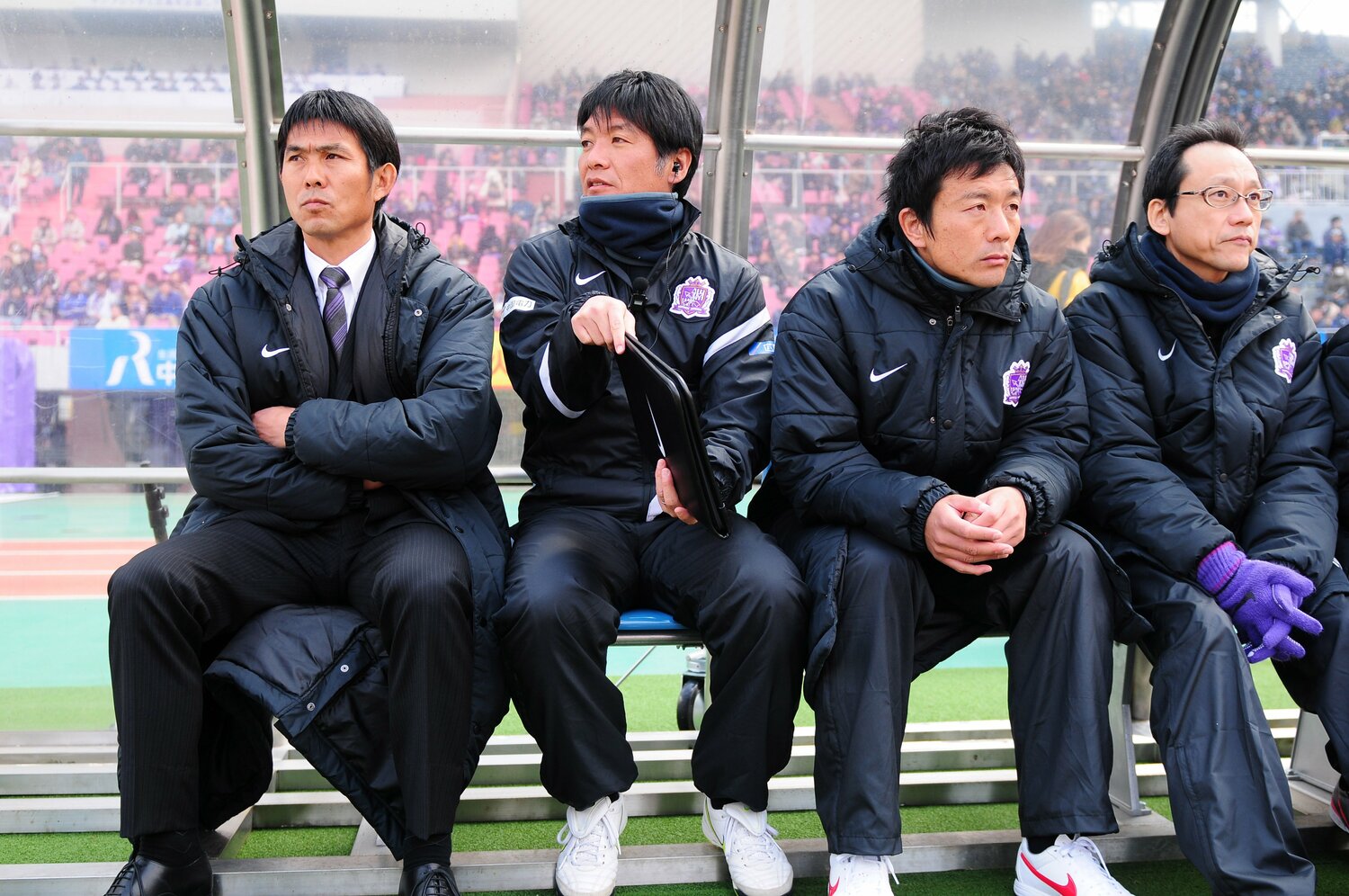 2012年、広島時代の森保監督、横内コーチら　©AFLO