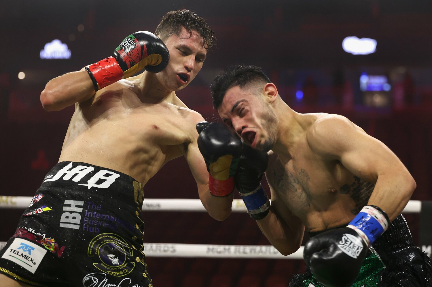 2024年5月、ダミアン・バスケス（米国）に5回TKO勝利を飾ったアラン・ピカソ　©︎Getty Images