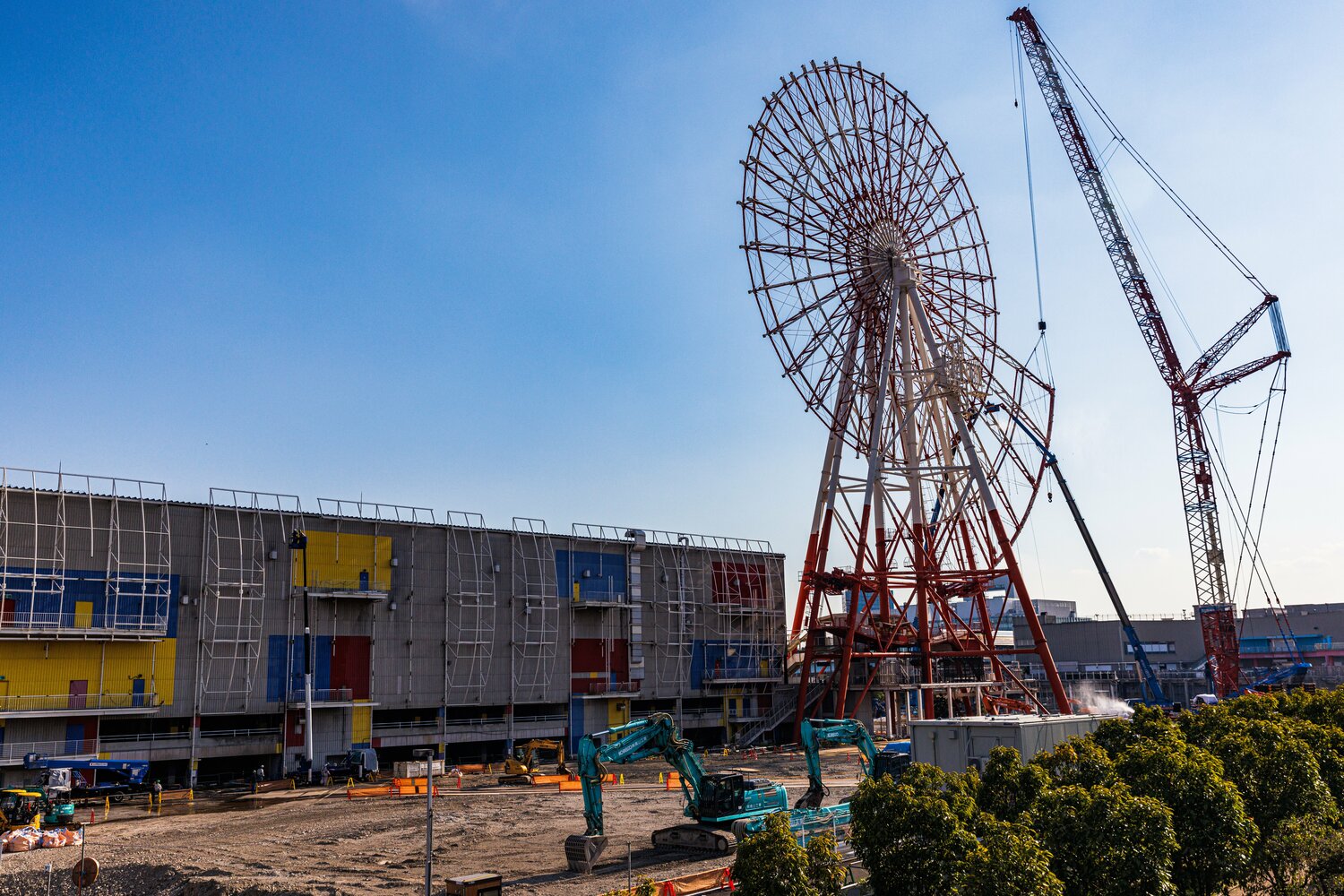 8月31日に営業終了したお台場の大観覧車。10月上旬にはここまで解体が進んでいた