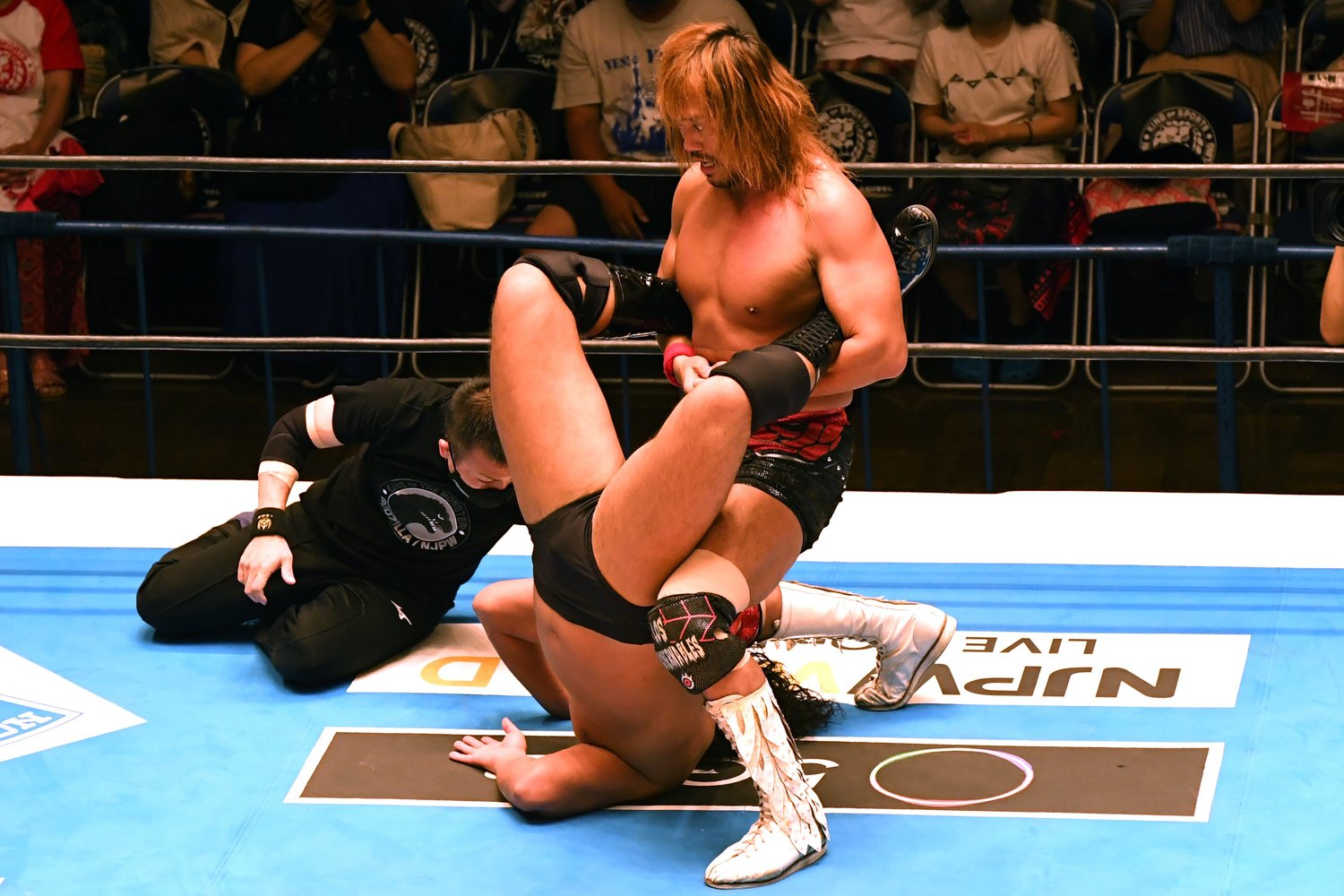 デスティーノではなく逆エビ固めで試合を終わらせた内藤哲也