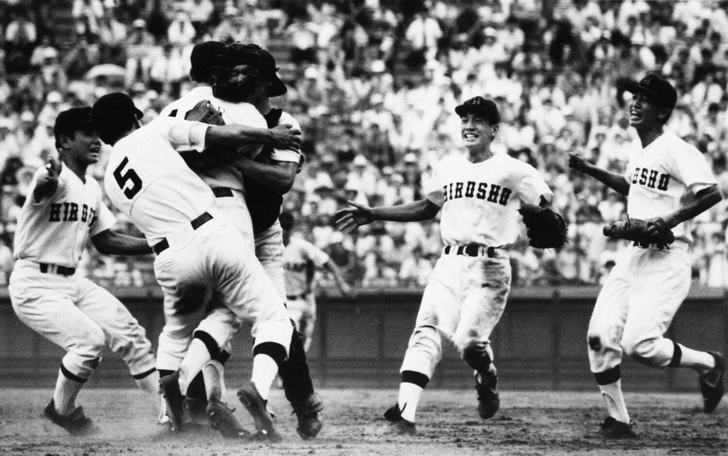 1988年夏に優勝を決めた広島商。それ以前にも2度優勝している古豪だ ©KYODO