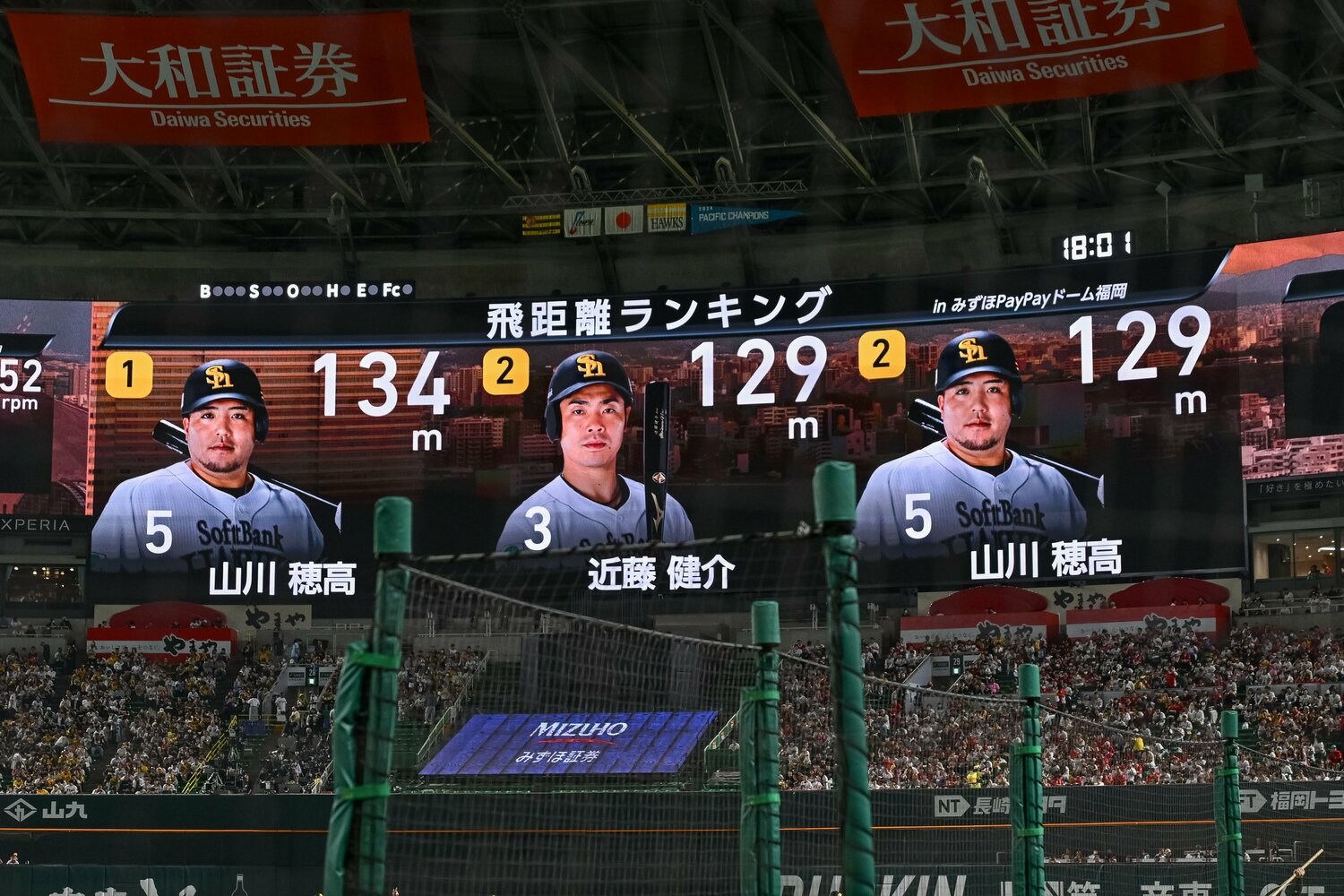 山川、近藤はFA移籍後、ホークスに欠かせない主力打者に ©Nanae Suzuki