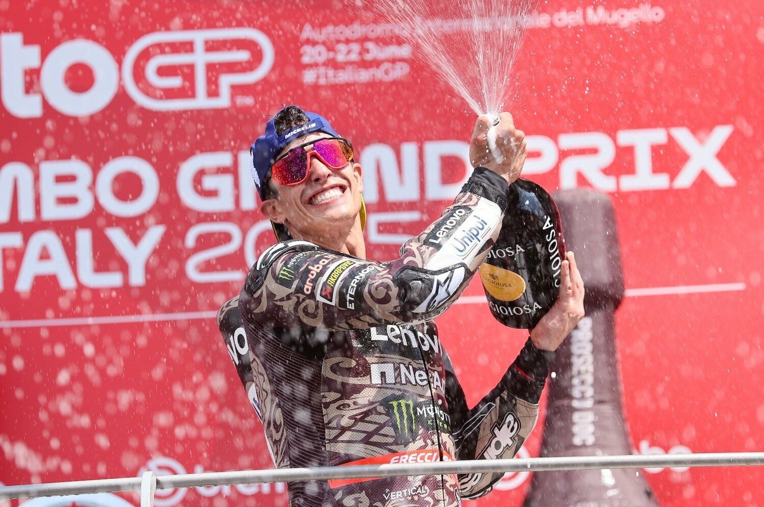 完勝のマルク・マルケスに大ブーイング！ 「スポーツマンシップに欠ける」いまだ愚行を続ける“ロッシ崇拝者”に関係者は激おこ!!＜Number Web＞ photograph by Satoshi Endo