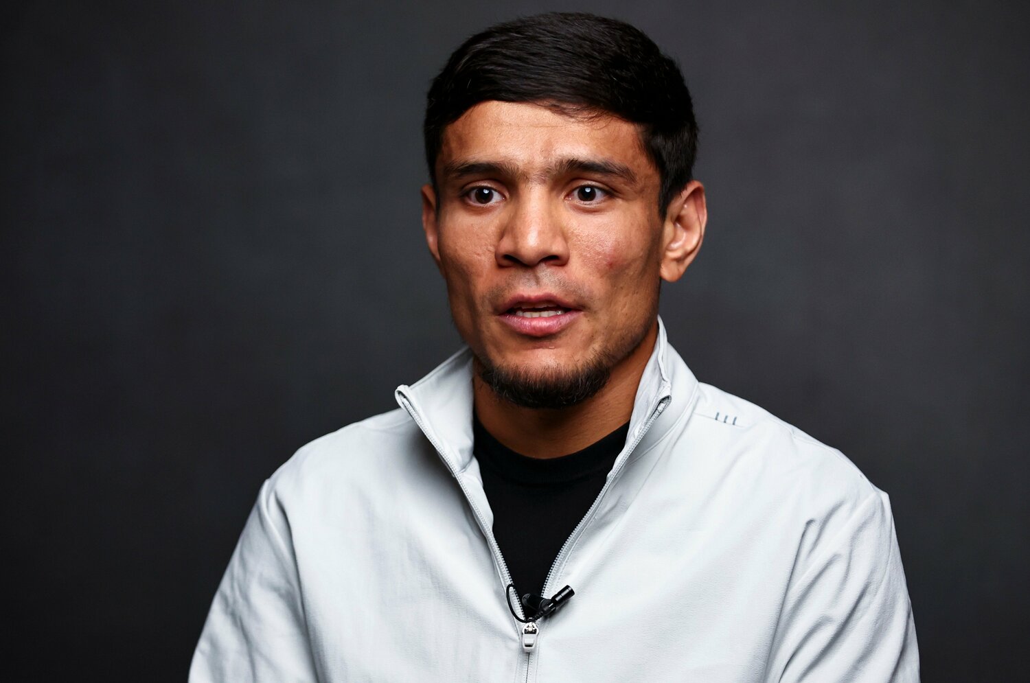 「自分は最強でも最速でもない」井上尚弥の“刺客”アフマダリエフ激白「総合力で勝つ」2年待った決戦前に不気味な発言…同門カルデナスから助言は？＜Number Web＞ photograph by Getty Images