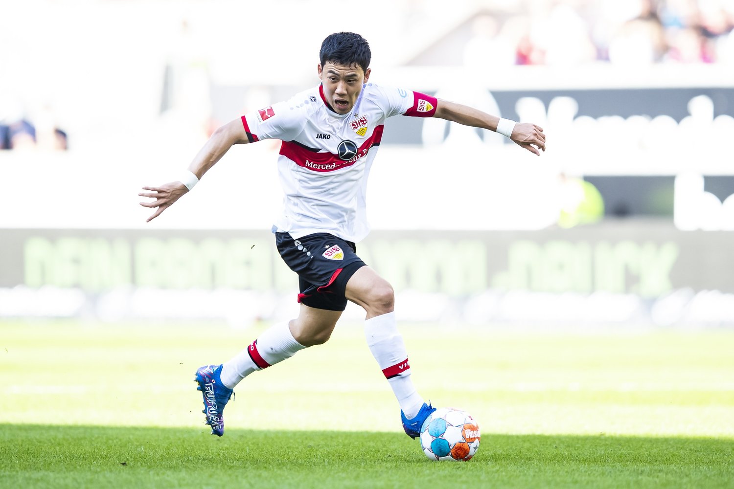 デュエルの強さやボール奪取能力に加え、鋭い縦パスで攻撃にリズムを生み出している ©Getty Images