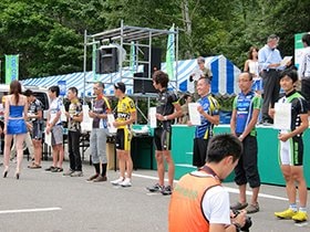 とある自転車大会の風景。とうぜん基本はレーパン&amp;ジャージである